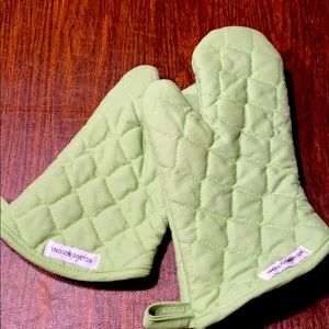 Williams Sonoma oven mitts